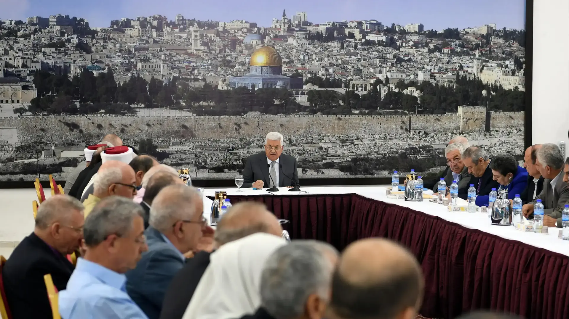 יו"ר הרשות הפלסטינית אבו מאזן בישיבת קבינט ברמאללה, 22 ביולי 2017 יו"ר הרשות הפלסטינית אבו מאזן בישיבת קבינט ברמאללה, 22 ביולי 2017