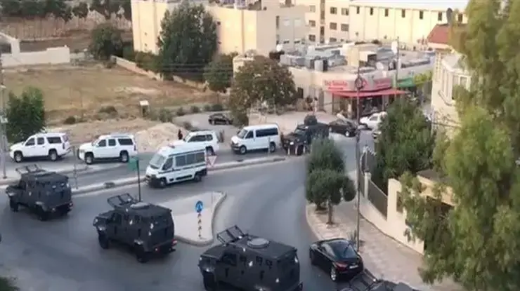 כלי רכב משוריינים בסמוך לשגרירות ישראל בבירת ירדן, עמאן 23 ביולי 2017 כלי רכב משוריינים בסמוך לשגרירות ישראל בבירת ירדן, עמאן 23 ביולי 2017