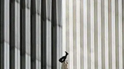 איש נופל מבנייני התאומים איש נופל מבנייני התאומים