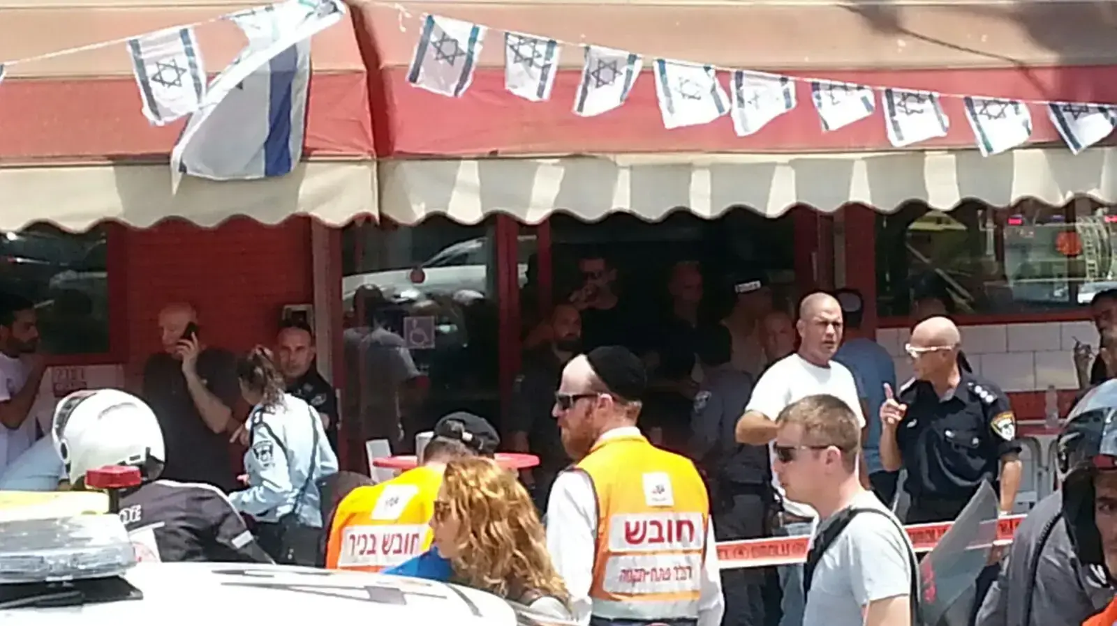 אדם שנדקר ונפצע ברחוב בר כוכבא בפ"ת אדם שנדקר ונפצע ברחוב בר כוכבא בפ"ת