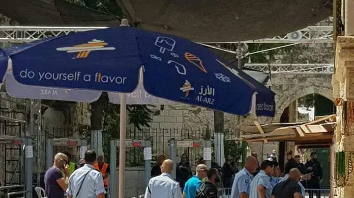 מפקד המחוזי יורם הלוי והמפכ"ל רוני אלשיך בכניסה להר הבית בירושלים 24 ביולי 2017 מפקד המחוזי יורם הלוי והמפכ"ל רוני אלשיך בכניסה להר הבית בירושלים 24 ביולי 2017
