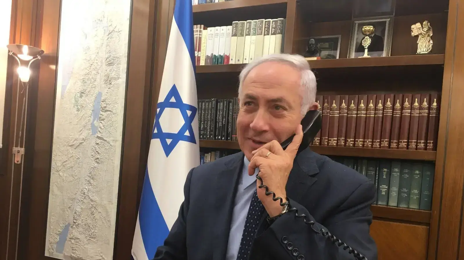 ראש הממשלה בנימין נתתניהו בשיחה עם השגרירה בירדן ראש הממשלה בנימין נתתניהו בשיחה עם השגרירה בירדן