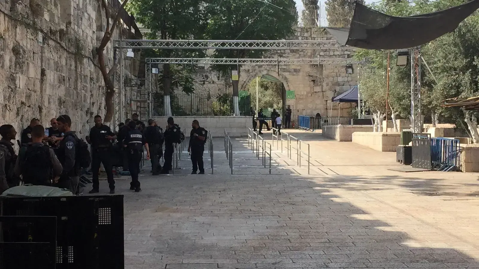 הסרת המגנומטרים מהכניסות להר הבית. 25 ביולי 2017 הסרת המגנומטרים מהכניסות להר הבית. 25 ביולי 2017