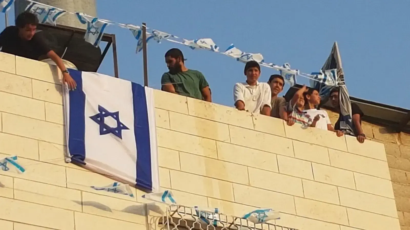מתבצרים בבית המכפלה שבחברון. 25 ביולי 2017