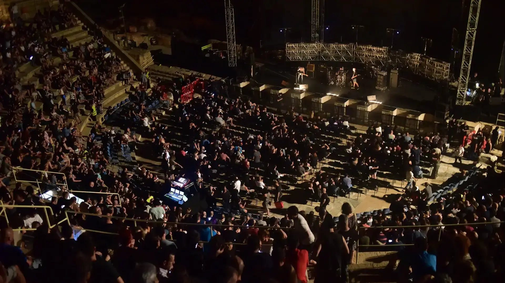 קיסריה לקראת ההופעה של פיקסיז קיסריה לקראת ההופעה של פיקסיז