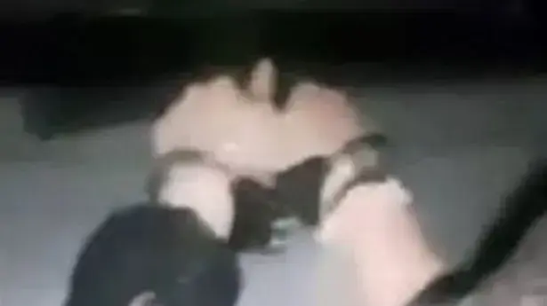 אישה טוענת ששכבה עם שוטרים אירים אישה טוענת ששכבה עם שוטרים אירים