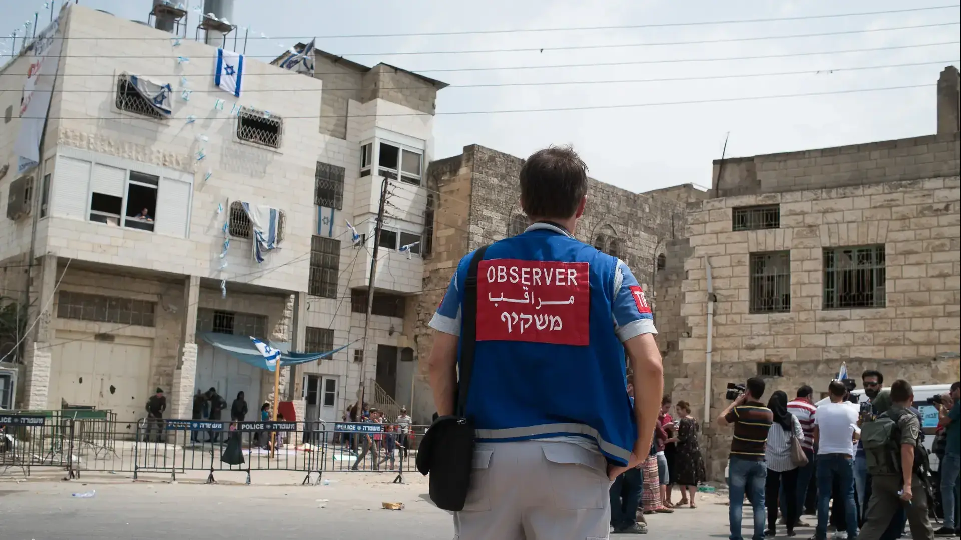 מתנחלים בבית המכפלה, חברון, 26 ביולי 2017 מתנחלים בבית המכפלה, חברון, 26 ביולי 2017