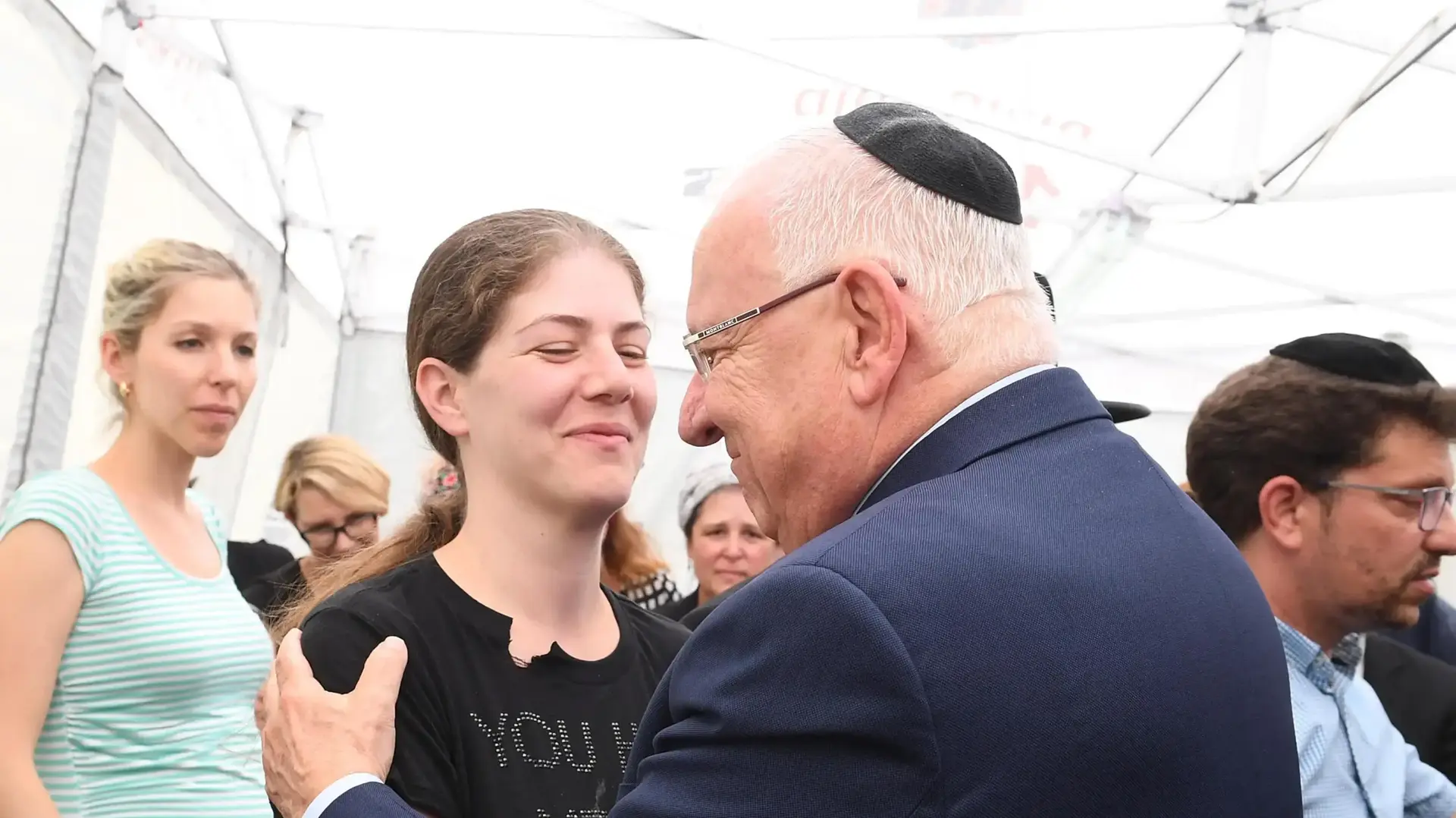 נשיא המדינה ערך היום ביקור תנחומים בשבעה על יוסי, חיה ואלעד סלומון ז"ל שנרצחו בפיגוע בישוב חלמיש בסוף השבוע האחרון 26 ביולי 2017 נשיא המדינה ערך היום ביקור תנחומים בשבעה על יוסי, חיה ואלעד סלומון ז"ל שנרצחו בפיגוע בישוב חלמיש בסוף השבוע האחרון 26 ביולי 2017