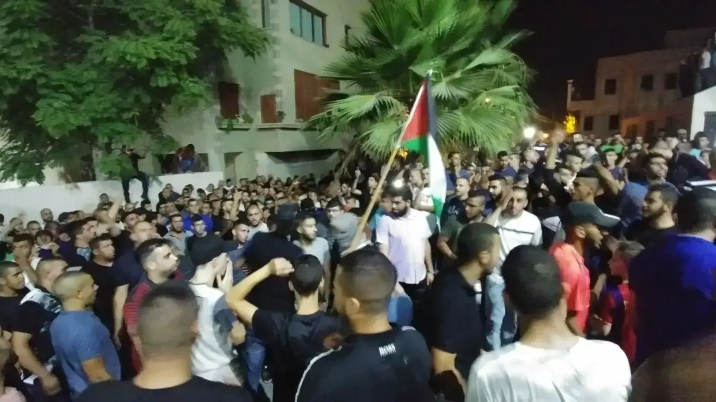 אלפי תושבי אום אל-פחם במסע הלוויית שלושת המחבלים מהפיגוע בהר הבית, 27 ביולי 2017 אלפי תושבי אום אל-פחם במסע הלוויית שלושת המחבלים מהפיגוע בהר הבית, 27 ביולי 2017