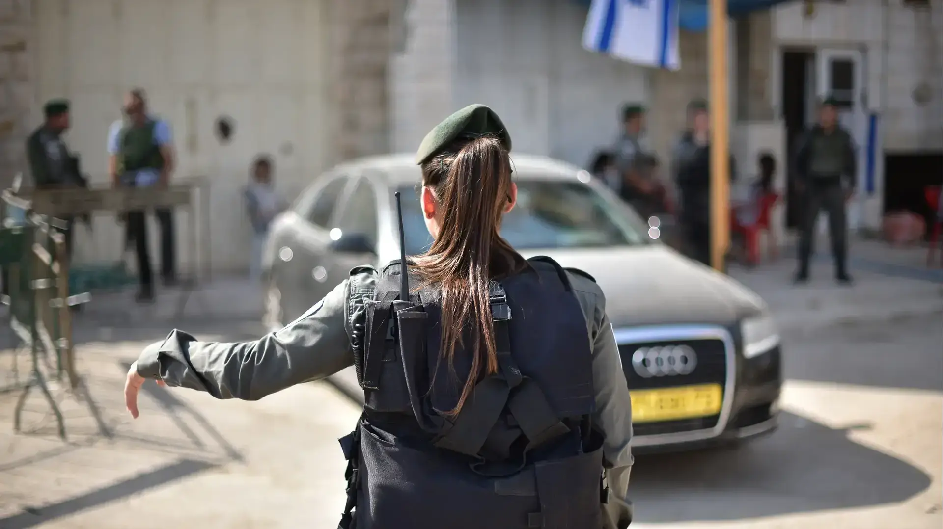מתנחלים מתבצרים בבית המכפלה, חברון, 26 ביולי 2017 מתנחלים מתבצרים בבית המכפלה, חברון, 26 ביולי 2017