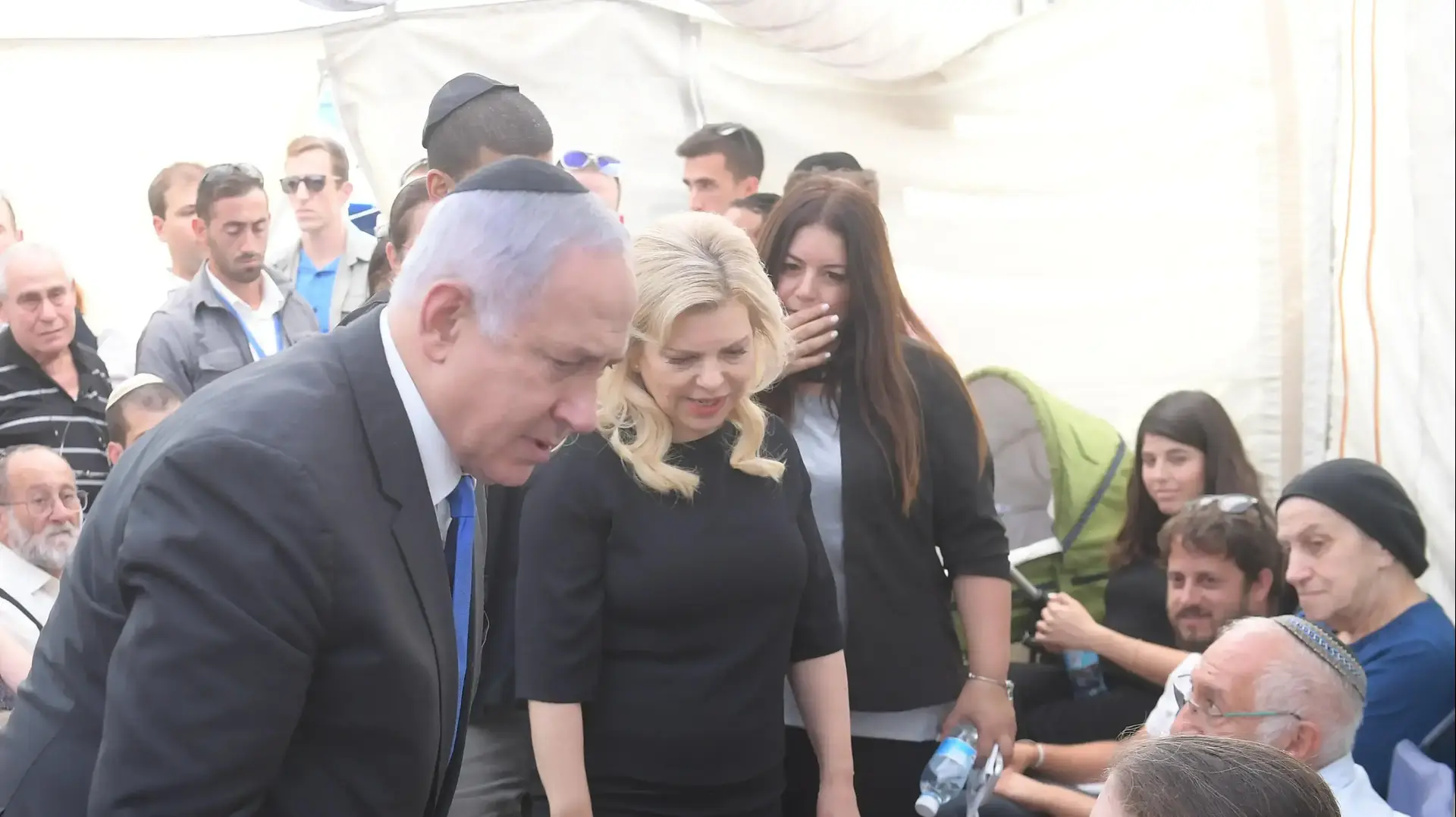 FW: ראש הממשלה בנימין נתניהו ורעייתו שרה בניחום אבלים אצל משפחת סלומון באלעד FW: ראש הממשלה בנימין נתניהו ורעייתו שרה בניחום אבלים אצל משפחת סלומון באלעד