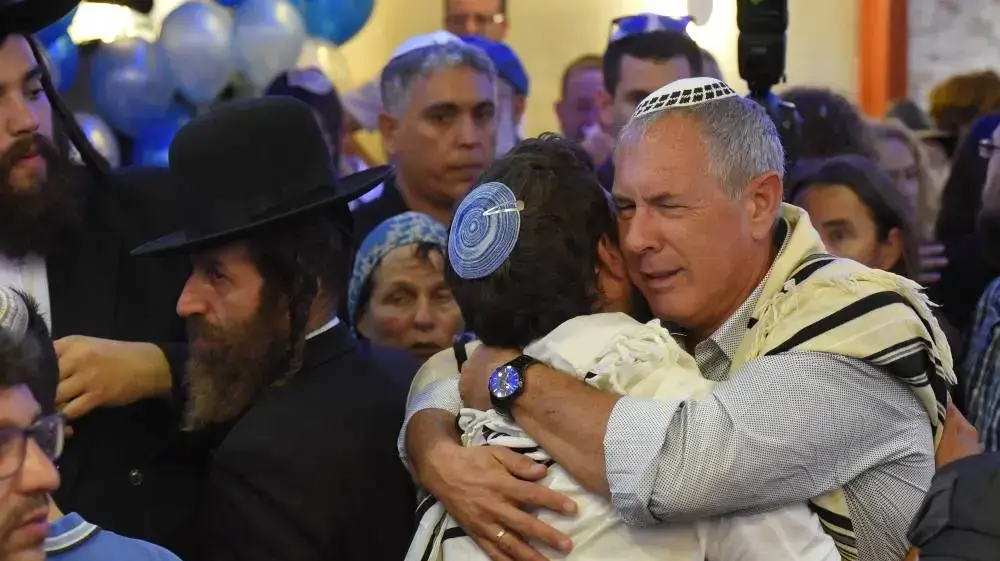 ברית לאחד הבנים של משפ' סלומון מהפיגוע בחלמיש באלעד ברית לאחד הבנים של משפ' סלומון מהפיגוע בחלמיש באלעד