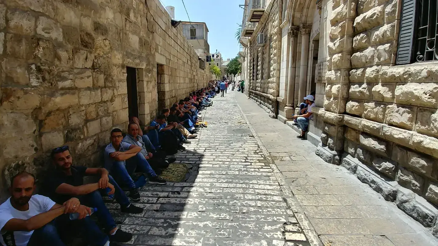 צעירים מחוץ לשער האריות, ירושלים, 28 ביולי 2017 צעירים מחוץ לשער האריות, ירושלים, 28 ביולי 2017
