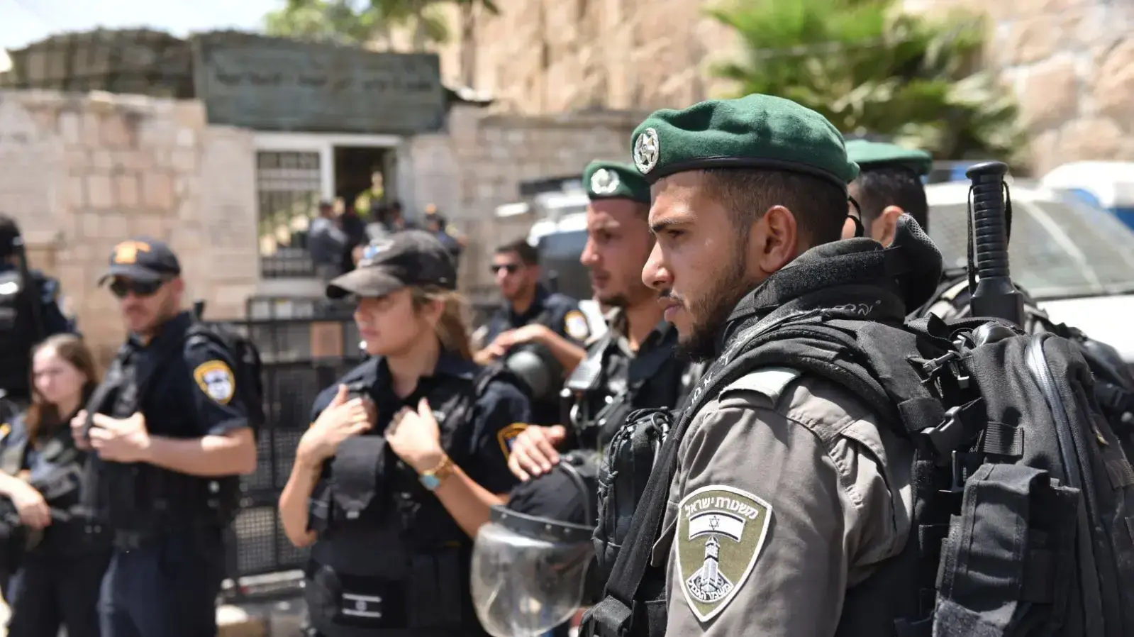 כוחות משטרה בעיר העתיקה בירושלים, 28 ביולי 2017 כוחות משטרה בעיר העתיקה בירושלים, 28 ביולי 2017