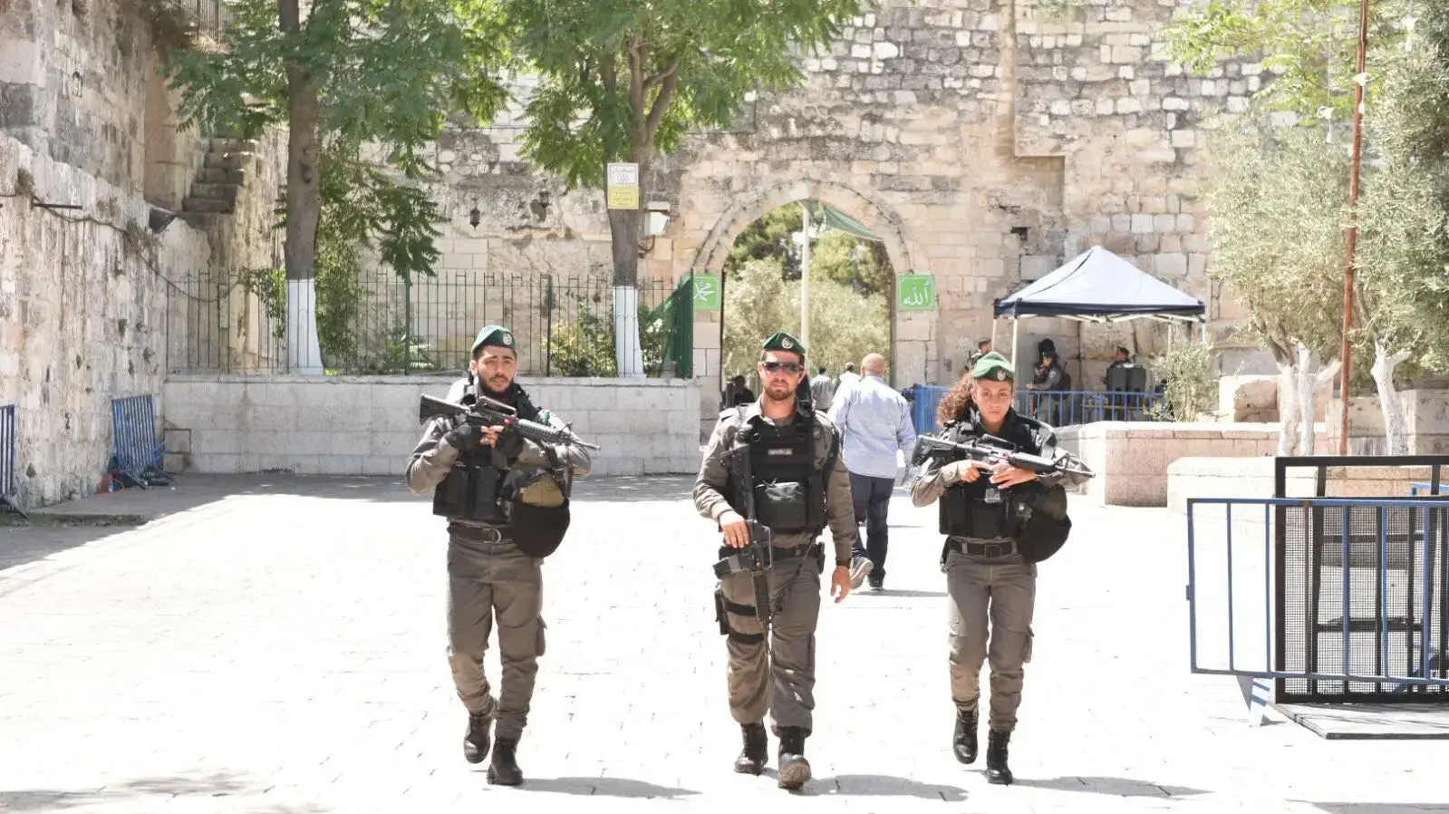 כוחות משטרה בעיר העתיקה בירושלים, 28 ביולי 2017 כוחות משטרה בעיר העתיקה בירושלים, 28 ביולי 2017