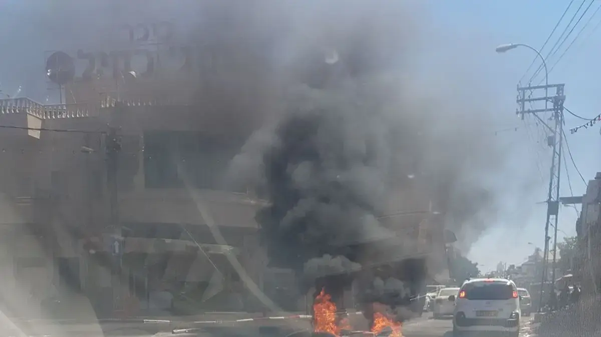 הפגנה ביפו לאחר שהמשטרה ירתה למוות בצעיר בעיר הפגנה ביפו לאחר שהמשטרה ירתה למוות בצעיר בעיר