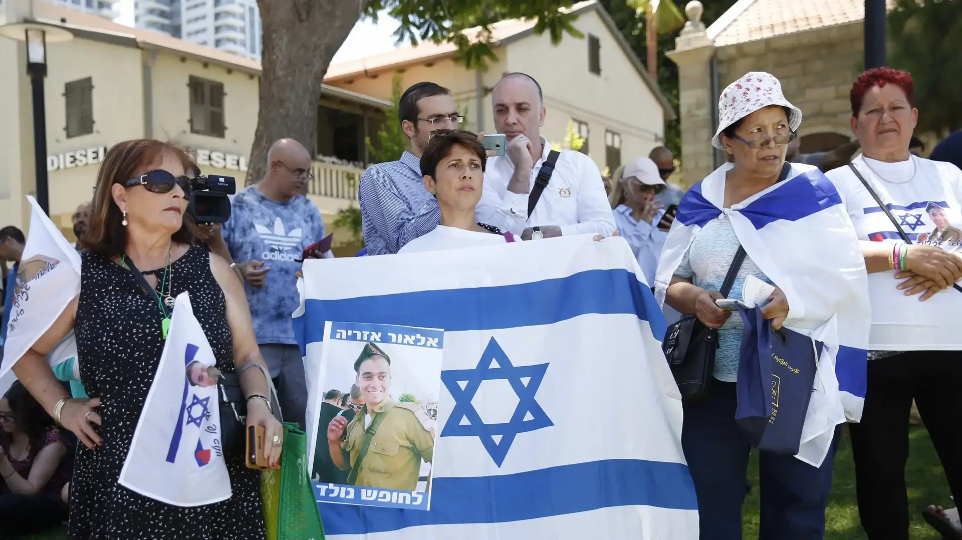 הפגנות מחוץ לקרייה בעד אלאור אזריה 30 ביולי 2017 הפגנות מחוץ לקרייה בעד אלאור אזריה 30 ביולי 2017