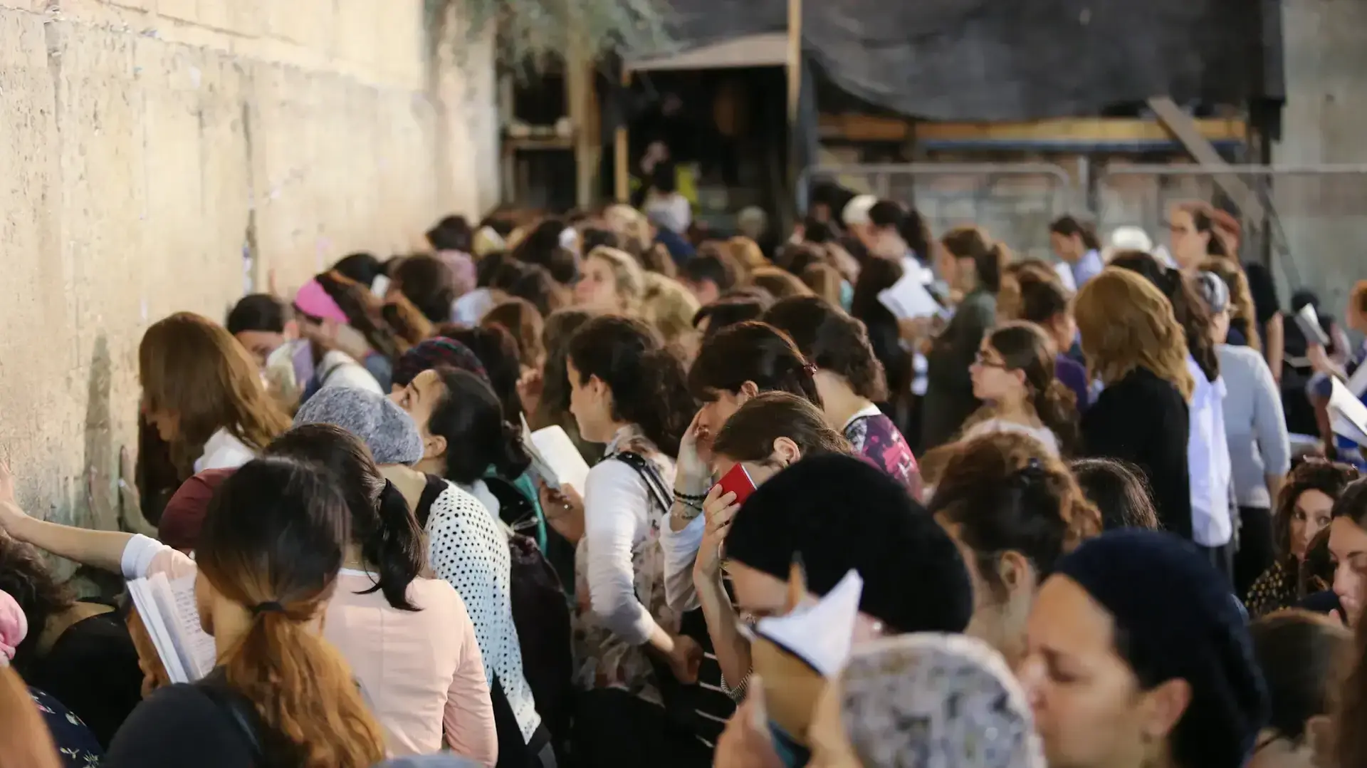 תפילה בכותל ערב תשעה באב 31 ביולי 2017 תפילה בכותל ערב תשעה באב 31 ביולי 2017