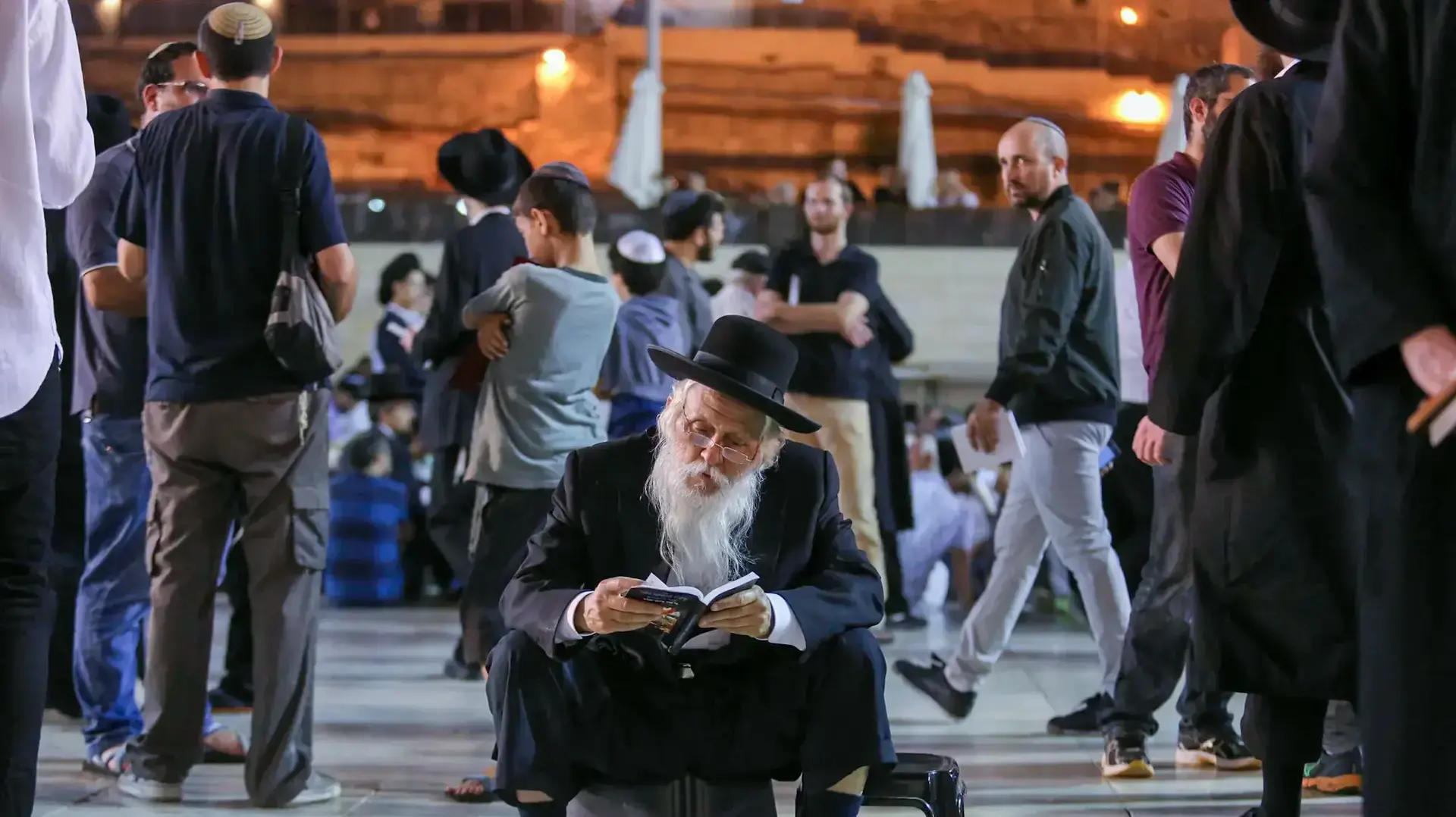 תפילה בכותל ערב תשעה באב 31 ביולי 2017 תפילה בכותל ערב תשעה באב 31 ביולי 2017