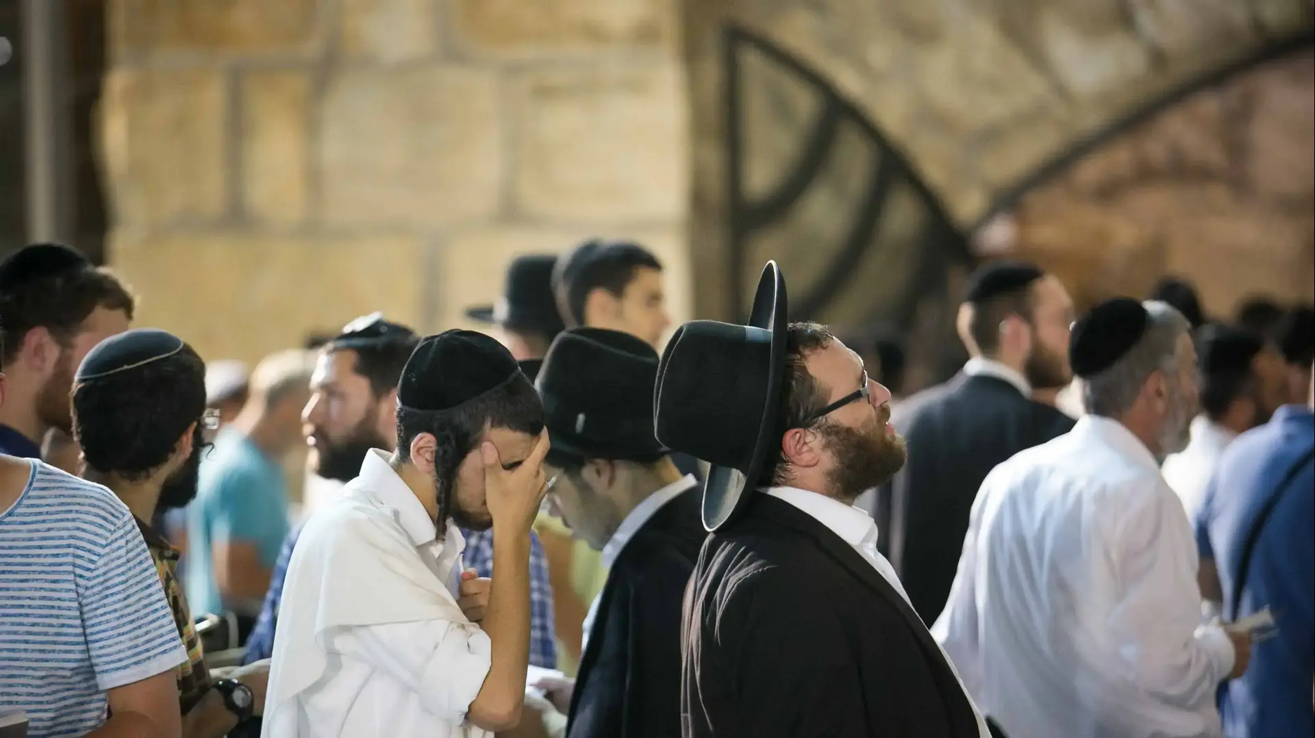 תפילה בכותל ערב תשעה באב 31 ביולי 2017 תפילה בכותל ערב תשעה באב 31 ביולי 2017