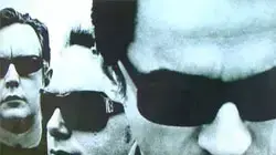 קוני כרטיסים דורשים את כספם על דפש מוד משרד הקסטל