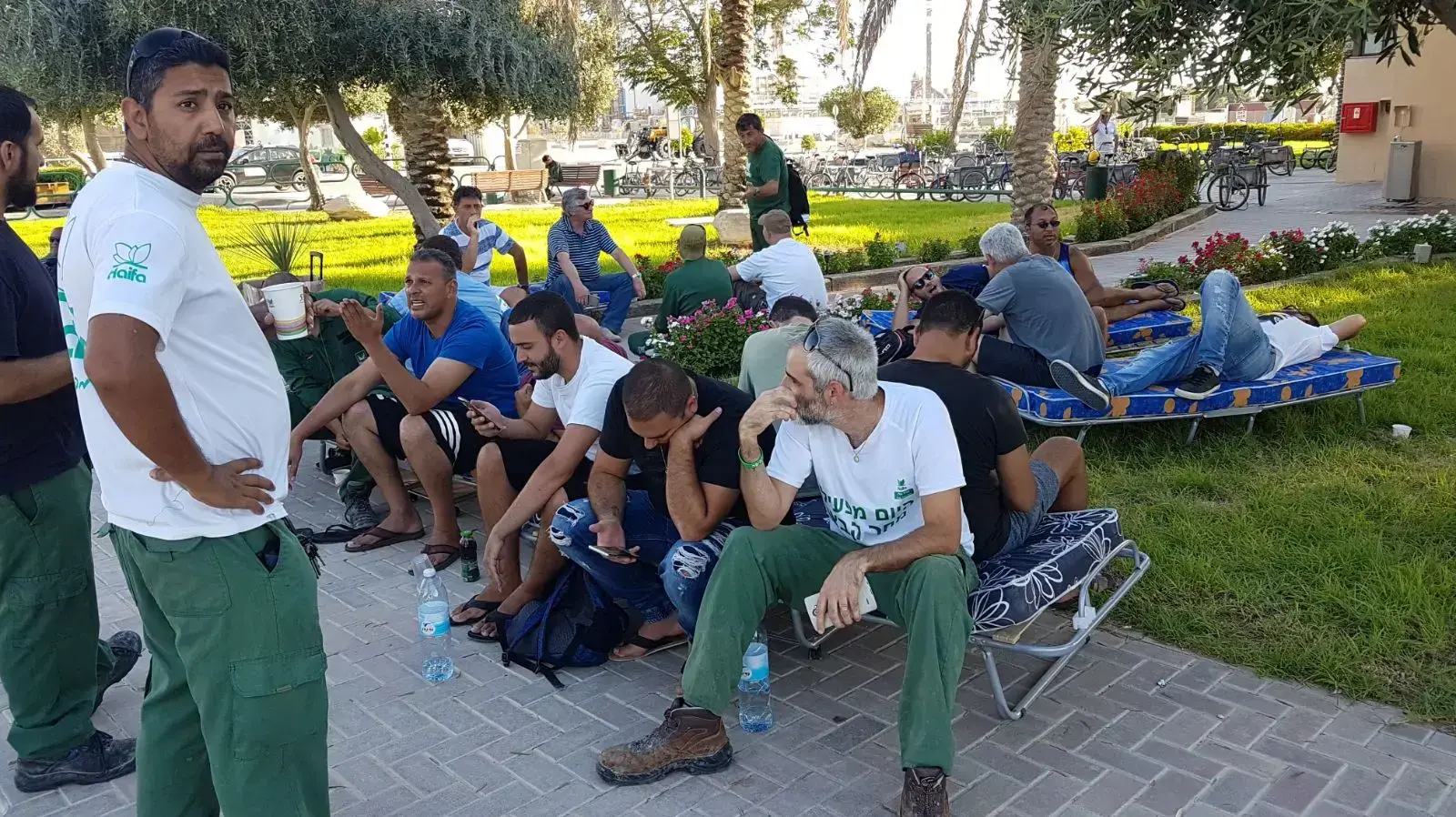 עובדי חיפה כימיקלים דרום הקימו מאהל מחאה בתוך המפעל ומתבצרים בו 2 באוגוסט 2017 עובדי חיפה כימיקלים דרום הקימו מאהל מחאה בתוך המפעל ומתבצרים בו 2 באוגוסט 2017