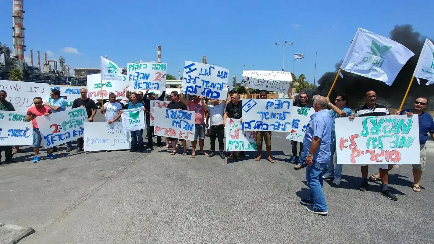 הפגנות מול מפעל, חיפה כימיקלים, צפון הפגנות מול מפעל, חיפה כימיקלים, צפון