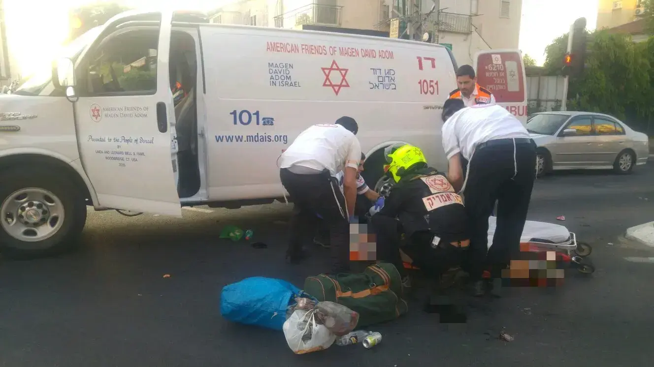 הולך רגל כבן 60 נפצע קשה מפגיעת מונית ברמת גן, 4 באוגוסט 2017 הולך רגל כבן 60 נפצע קשה מפגיעת מונית ברמת גן, 4 באוגוסט 2017