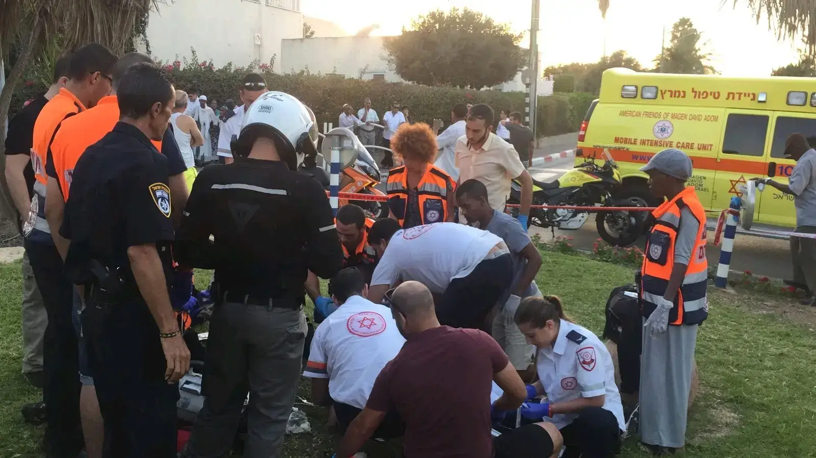 צעיר כבן 20 נורה מרכב חולף בגן יבנה, 5 באוגוסט 2017 צעיר כבן 20 נורה מרכב חולף בגן יבנה, 5 באוגוסט 2017