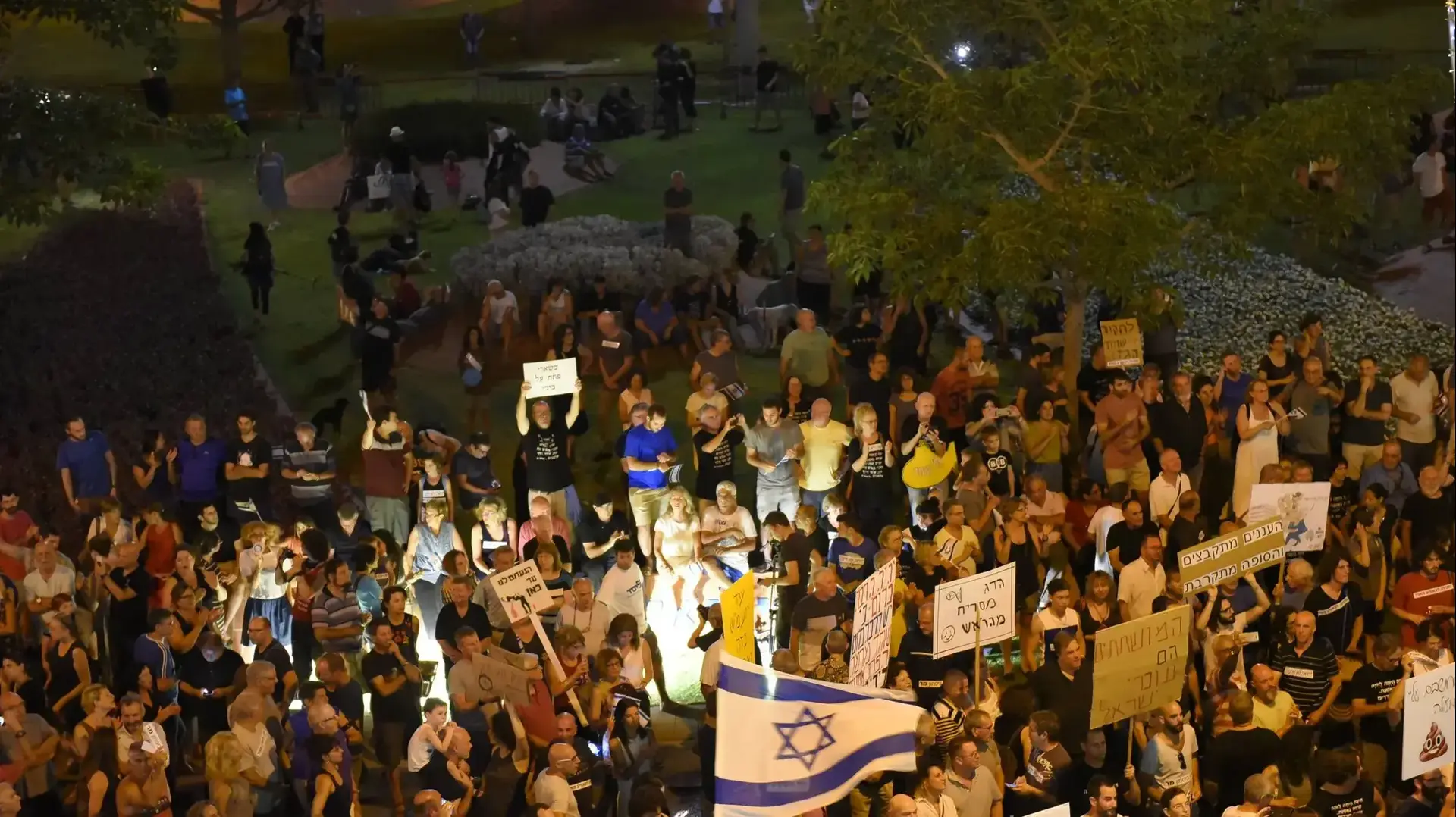 הפגנות מול בית היועץ המשפטי לממשלה אביחי מנדלבליט הפגנות מול בית היועץ המשפטי לממשלה אביחי מנדלבליט