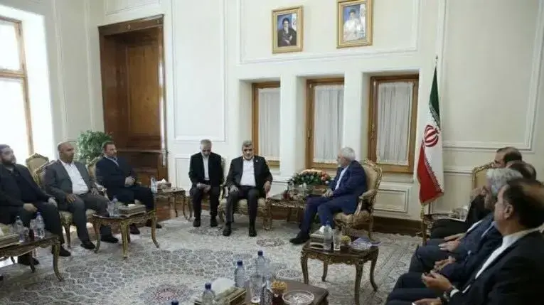 פגישה של משלחת חמאס עם שר החוץ האיראני מוחמד ג'וואד זריף באיראן 7 באוגוסט 2017 פגישה של משלחת חמאס עם שר החוץ האיראני מוחמד ג'וואד זריף באיראן 7 באוגוסט 2017
