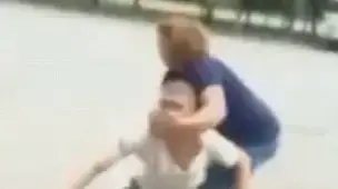ניסה לגנוב מהבחורה הלא נכונה