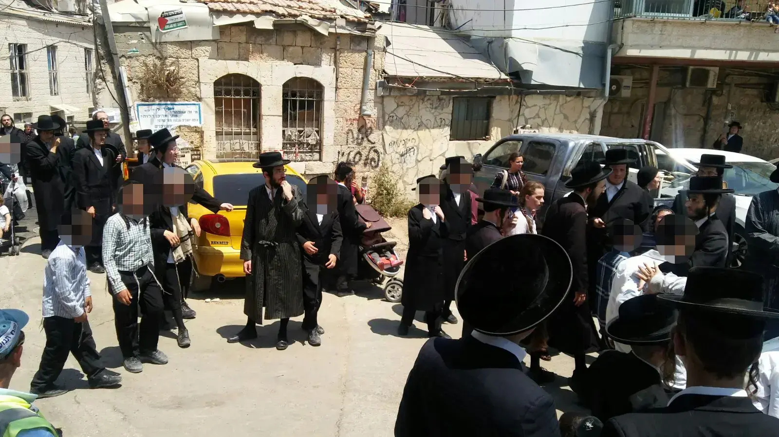 ניסיון לינץ' לשר הביטחון אביגדור ליברמן במאה שערים על-ידי חרדים ניסיון לינץ' לשר הביטחון אביגדור ליברמן במאה שערים על-ידי חרדים