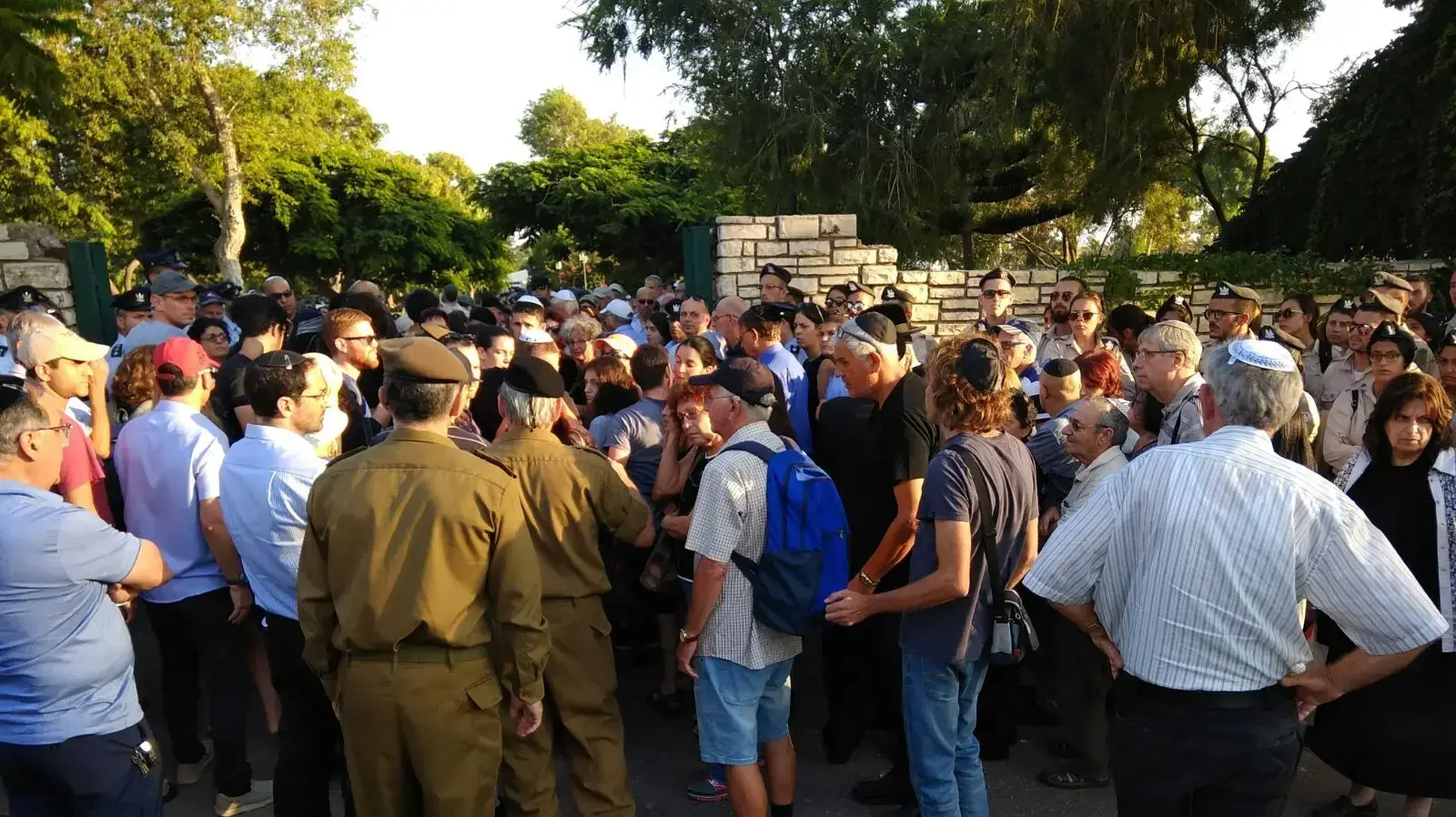 הלוויתו של דודי זהר בבית העלמין הצבאי בחיפה 8 באוגוסט 2017 הלוויתו של דודי זהר בבית העלמין הצבאי בחיפה 8 באוגוסט 2017