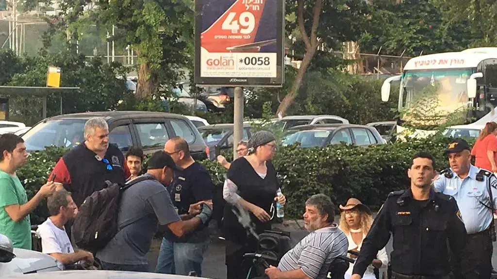 הפגנת נכים בצפון תל אביב סמוך למפגן התמיכה בראש הממשלה 9 באוגוסט 2017