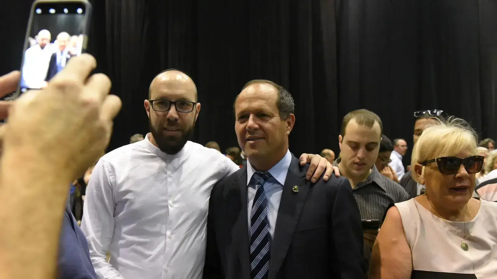 ניר ברקת במפגן התמיכה של הליכוד בראש הממשלה בנימין נתניהו בגני התערוכה תל אביב 9 באוגוסט 2017 ניר ברקת במפגן התמיכה של הליכוד בראש הממשלה בנימין נתניהו בגני התערוכה תל אביב 9 באוגוסט 2017