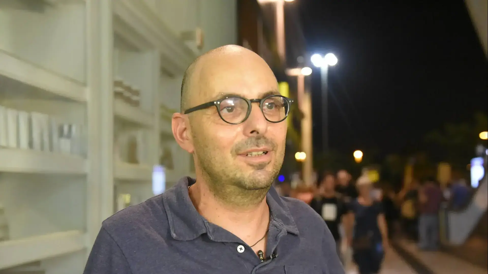 אלדד יניב בהפגנה נגד היועמ"ש מנדלבליט ומפגיני הליכוד בפתח תקווה 12 באוגוסט 2017 אלדד יניב בהפגנה נגד היועמ"ש מנדלבליט ומפגיני הליכוד בפתח תקווה 12 באוגוסט 2017