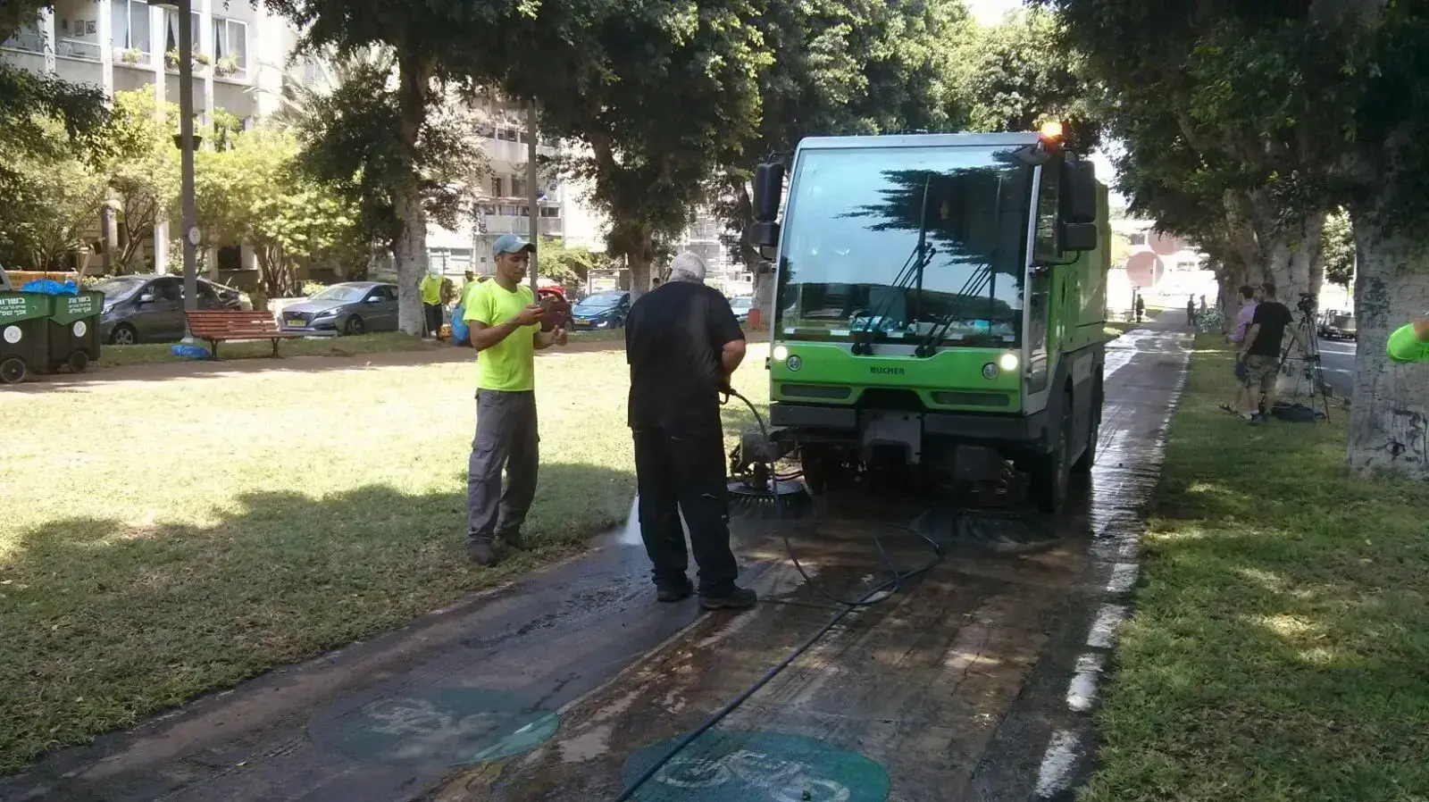 שילוט בו כתוב "סכנת החלקה" בתאונת הקורקינט של שלומית מלכה ברוטישילד, ת"א 13.8.17 שילוט בו כתוב "סכנת החלקה" בתאונת הקורקינט של שלומית מלכה ברוטישילד, ת"א 13.8.17