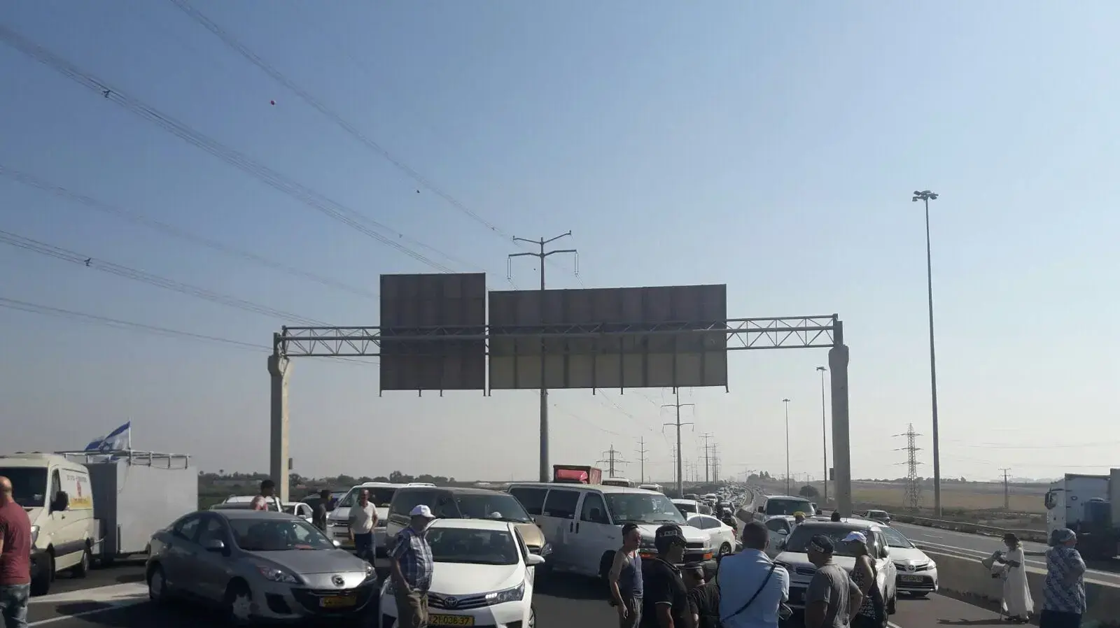 חסימת כביש 4 לצפון בעקבות מחאת נכים 13 באוגוסט 2017 חסימת כביש 4 לצפון בעקבות מחאת נכים 13 באוגוסט 2017