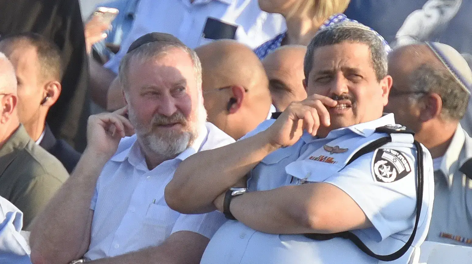 היועמ"ש מנדלבלילט והמכפ"ל אלשיך בטקס החלפת מפקד חיל האוויר, בסיס תל נוף  14 באוגוסט 2017