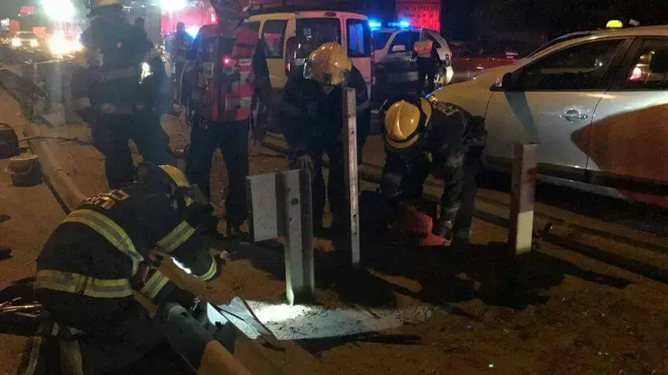 גשר גהה (קוקה קולה) בבני ברק קרס לאחר שמשאית פגעה בו 14 באוגוסט 2017 גשר גהה (קוקה קולה) בבני ברק קרס לאחר שמשאית פגעה בו 14 באוגוסט 2017