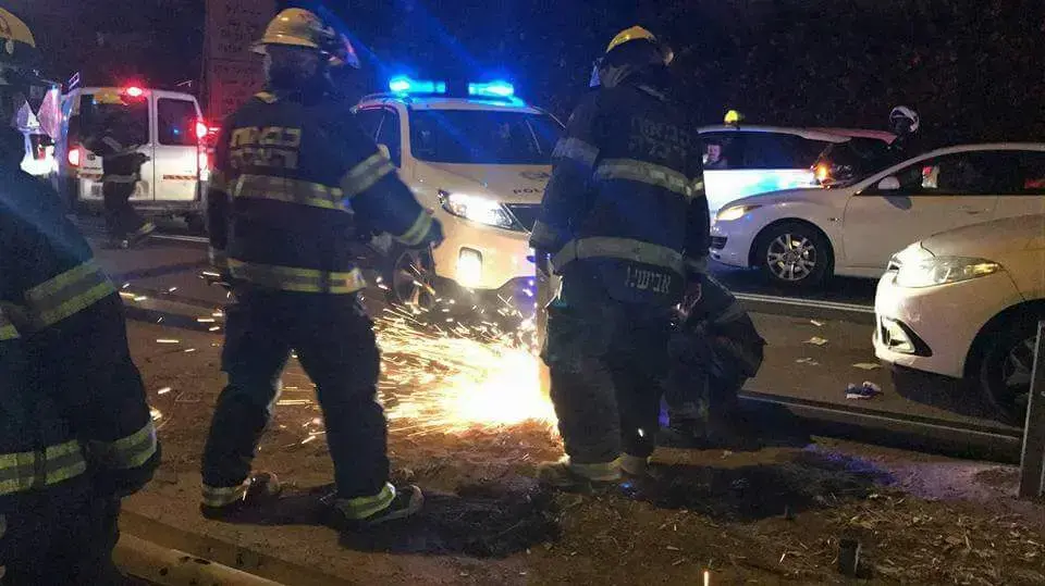 גשר גהה (קוקה קולה) בבני ברק קרס לאחר שמשאית פגעה בו 14 באוגוסט 2017 גשר גהה (קוקה קולה) בבני ברק קרס לאחר שמשאית פגעה בו 14 באוגוסט 2017