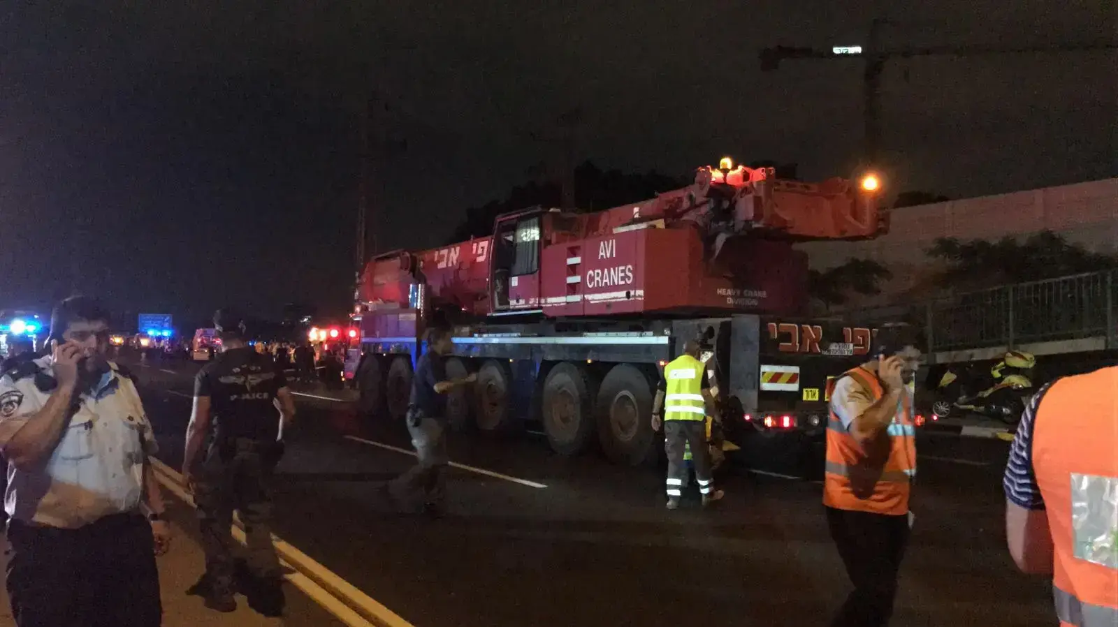 גשר גהה (קוקה קולה) בבני ברק קרס לאחר שמשאית פגעה בו 14 באוגוסט 2017 גשר גהה (קוקה קולה) בבני ברק קרס לאחר שמשאית פגעה בו 14 באוגוסט 2017