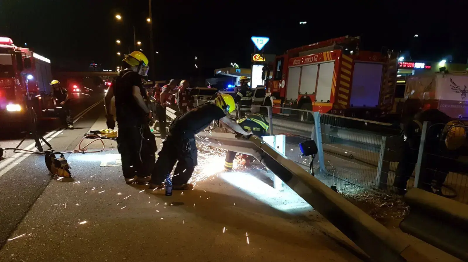 גשר גהה (קוקה קולה) בבני ברק קרס לאחר שמשאית פגעה בו 14 באוגוסט 2017 גשר גהה (קוקה קולה) בבני ברק קרס לאחר שמשאית פגעה בו 14 באוגוסט 2017