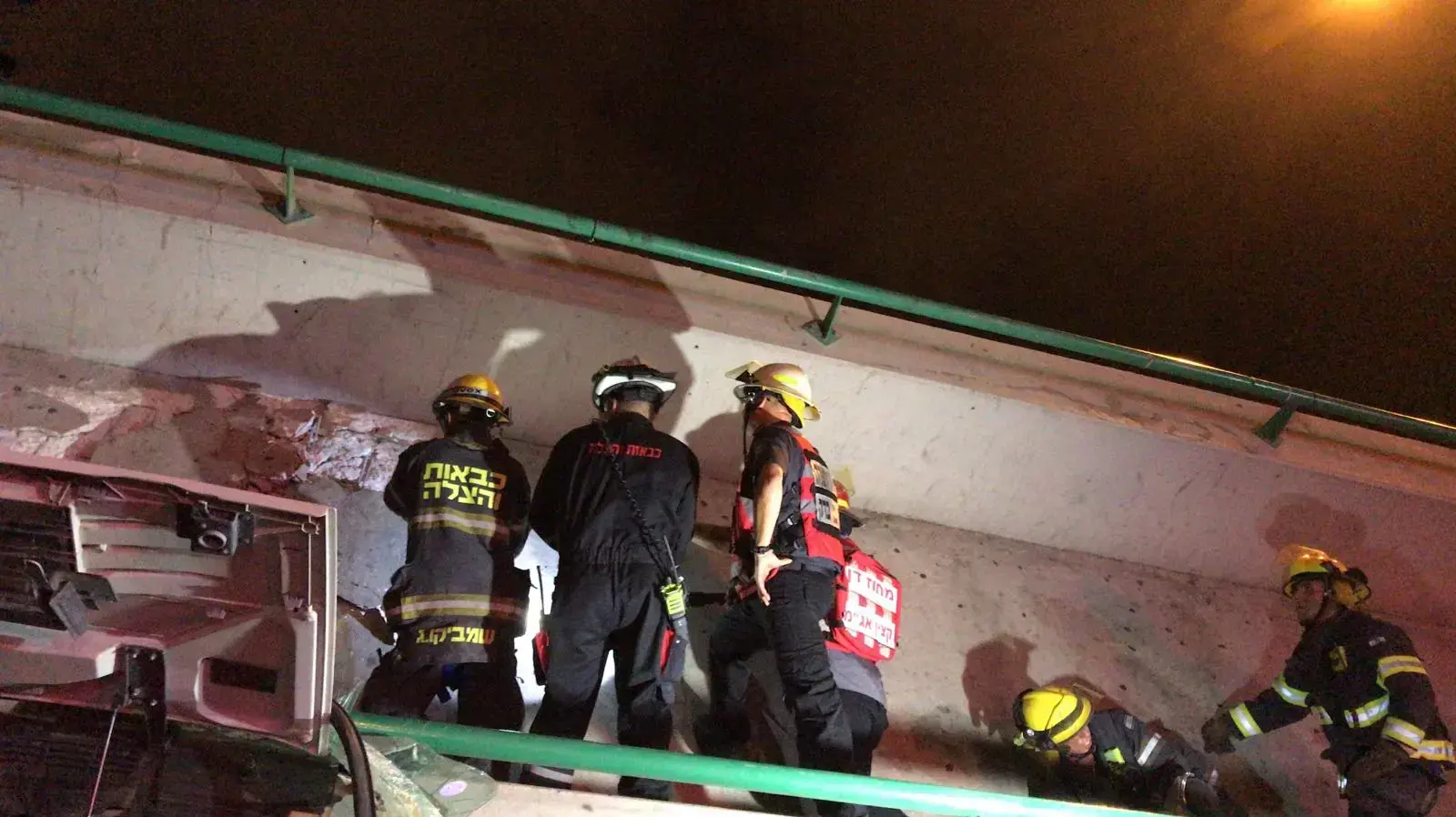 גשר גהה (קוקה קולה) בבני ברק קרס לאחר שמשאית פגעה בו 14 באוגוסט 2017 גשר גהה (קוקה קולה) בבני ברק קרס לאחר שמשאית פגעה בו 14 באוגוסט 2017
