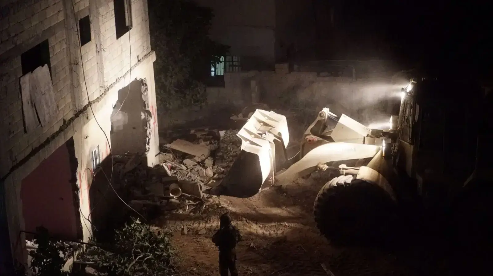 הריסת בית המחבל שביצע את הפיגוע בחלמיש בכפר כובר הריסת בית המחבל שביצע את הפיגוע בחלמיש בכפר כובר