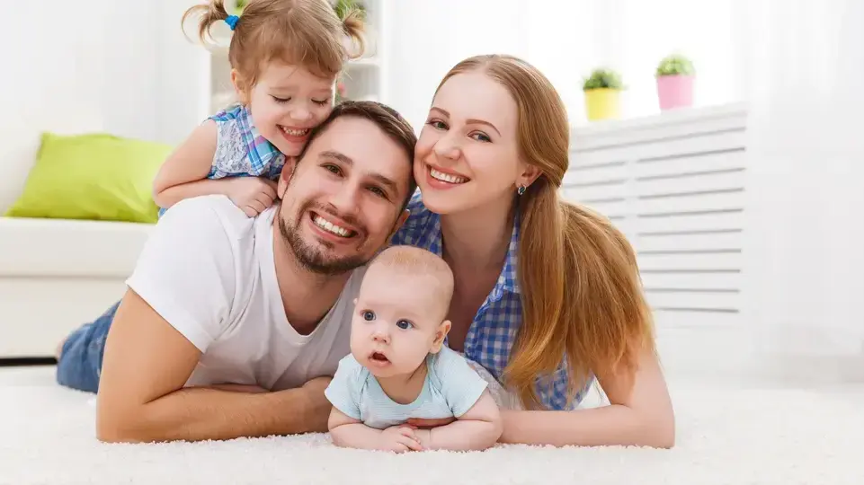 אבא אמא ושני ילדים אבא אמא ושני ילדים