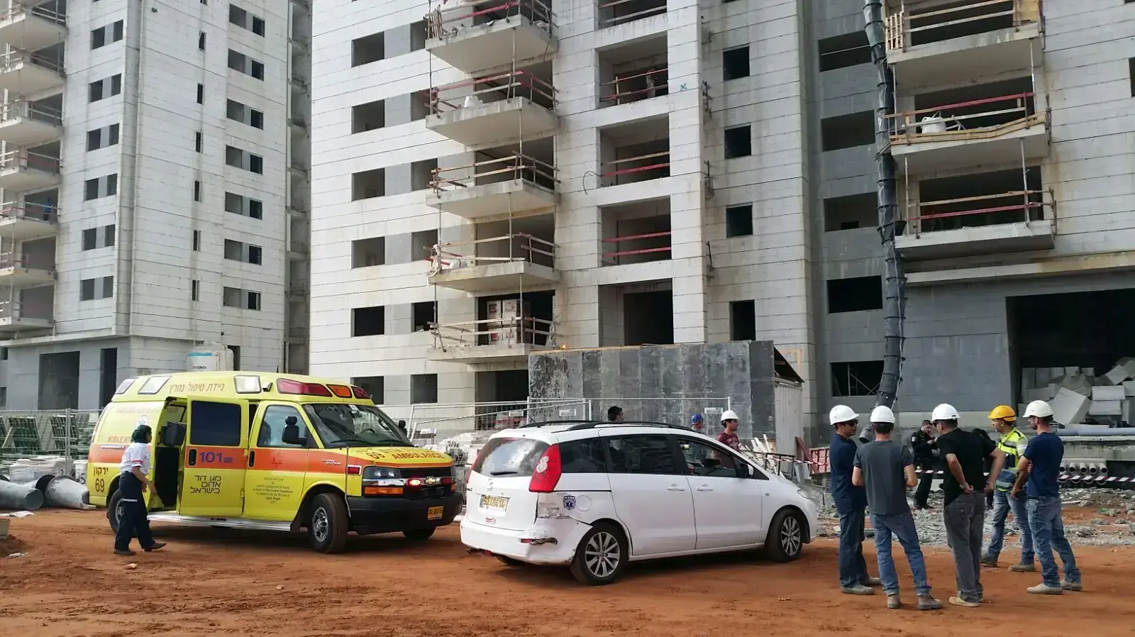 פועל כן 40 נהרג בנפילה מגובה באתר בנייה בראש העין 17 באוגוסט 2017 פועל כן 40 נהרג בנפילה מגובה באתר בנייה בראש העין 17 באוגוסט 2017