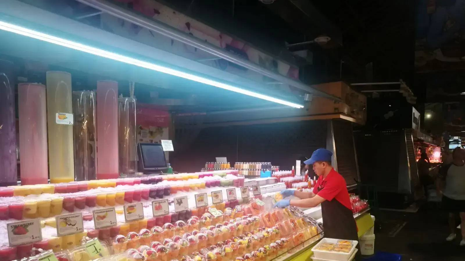 שוק לה בוקריה בברצלונה, יומיים לאחר הפיגוע בעיר, 19 באוגוסט 2017 שוק לה בוקריה בברצלונה, יומיים לאחר הפיגוע בעיר, 19 באוגוסט 2017