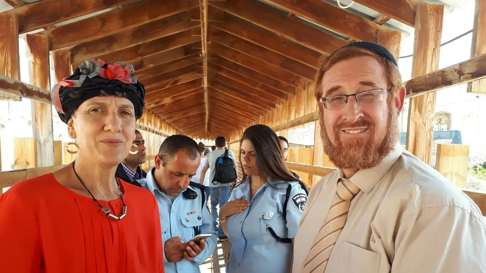 ראשי שדולת הר הבית חברי הכנסת יהודה גליק ויו"ר סיעת הבית היהודי שולי מועלם רפאלי מגיעים לשער המוגרבים של הר הבית וידרשו להיכנס להר, כניסה להר הבית 23.8.17 ראשי שדולת הר הבית חברי הכנסת יהודה גליק ויו"ר סיעת הבית היהודי שולי מועלם רפאלי מגיעים לשער המוגרבים של הר הבית וידרשו להיכנס להר, כניסה להר הבית 23.8.17
